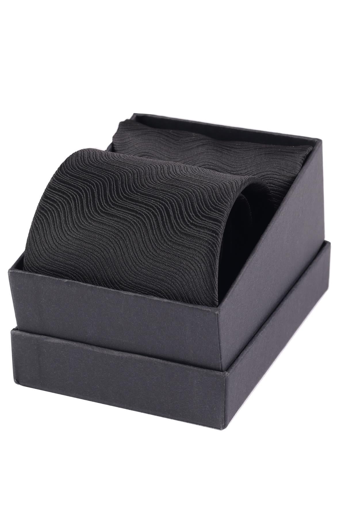 Esgue 7.5 cm Siyah Desenli Kravat Mendil Broş Hediye Seti
