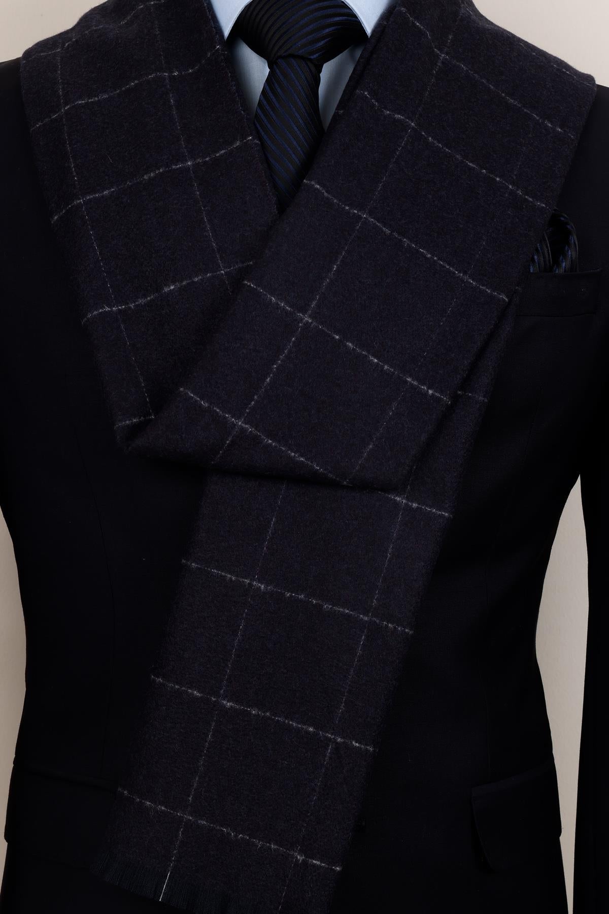 Esgue Yünlü Lacivert Beyaz Ekose Kaşkol - Otantik ve Şık Erkek Atkı