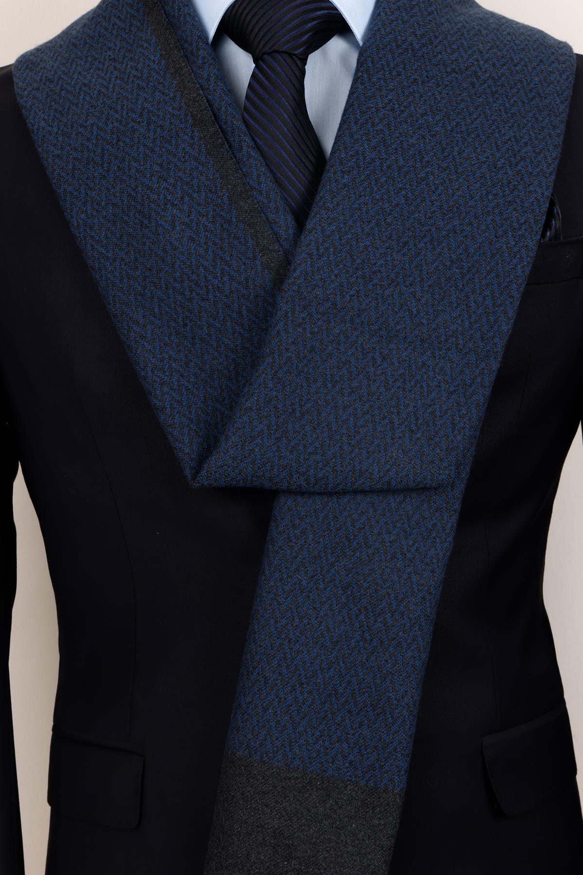 Esgue Siyah Mavi V Desenli Erkek Kaşkol - Balıksırtı Dokulu Modern Atkı