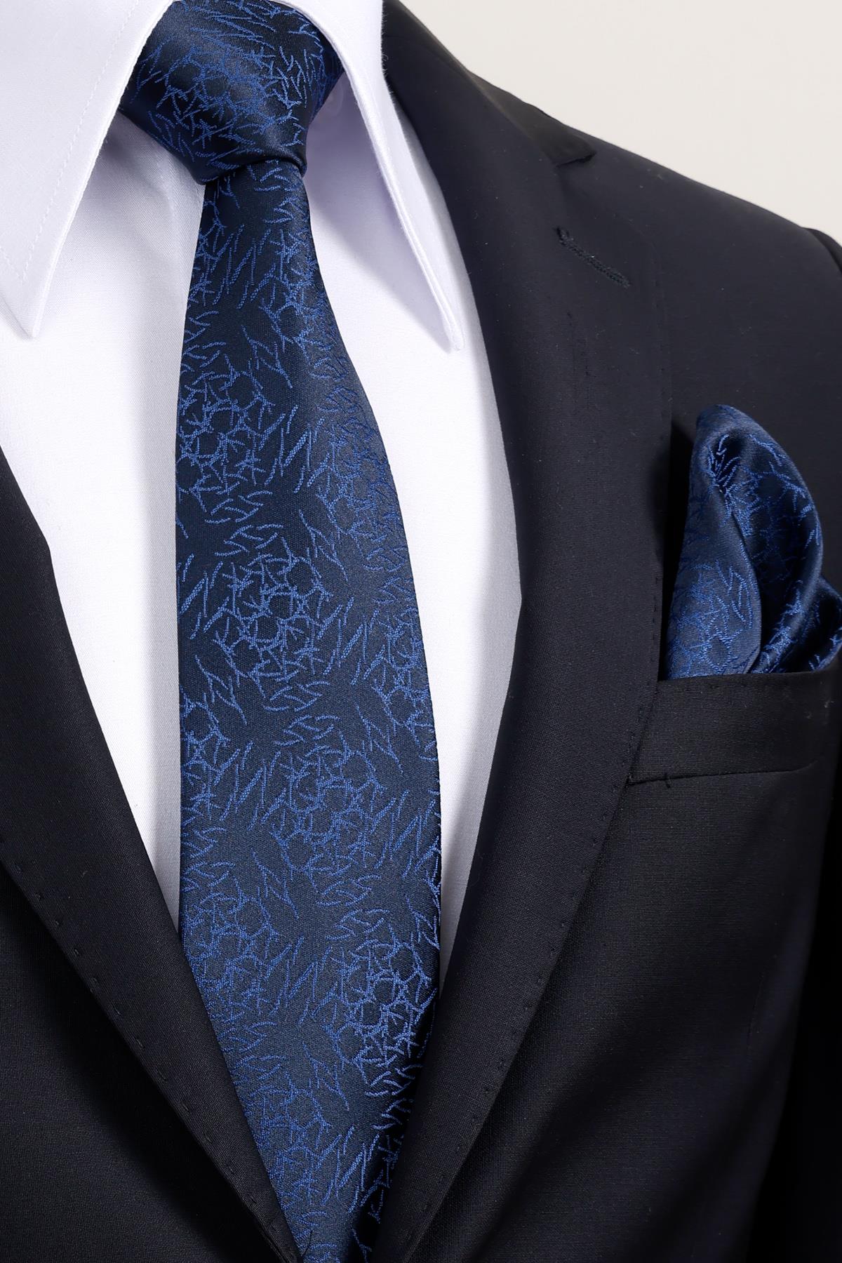Esgue 8 Cm Klasik Geniş Hand Made Lacivert Desenli Mendilli Kravat