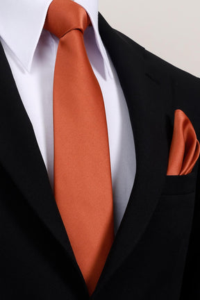 Esgue 8 cm Klasik Saten Mendilli Kravat – Farklı Renk Seçeneği, Özel Hediye Kutusunda Premium Erkek Kravat