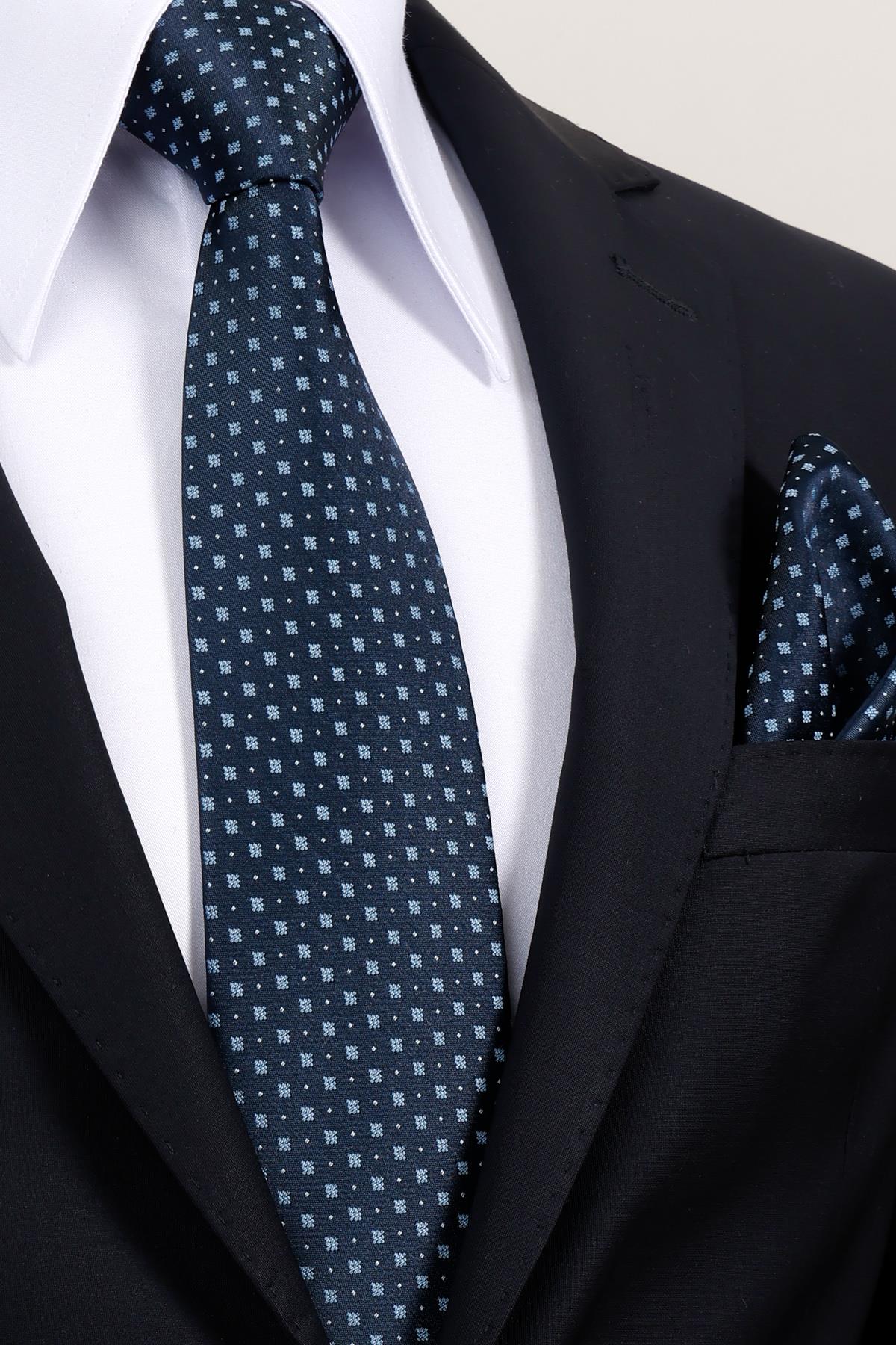 Esgue 8 cm Lacivert Mavi Motif Desenli Hand Made Klasik Geniş Mendilli Kravat