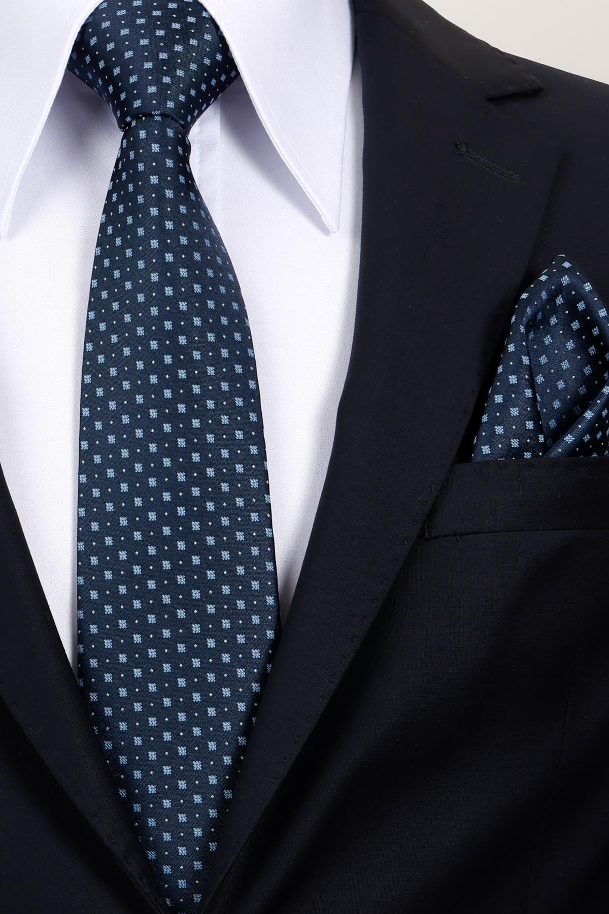 Esgue 8 cm Lacivert Mavi Motif Desenli Hand Made Klasik Geniş Mendilli Kravat