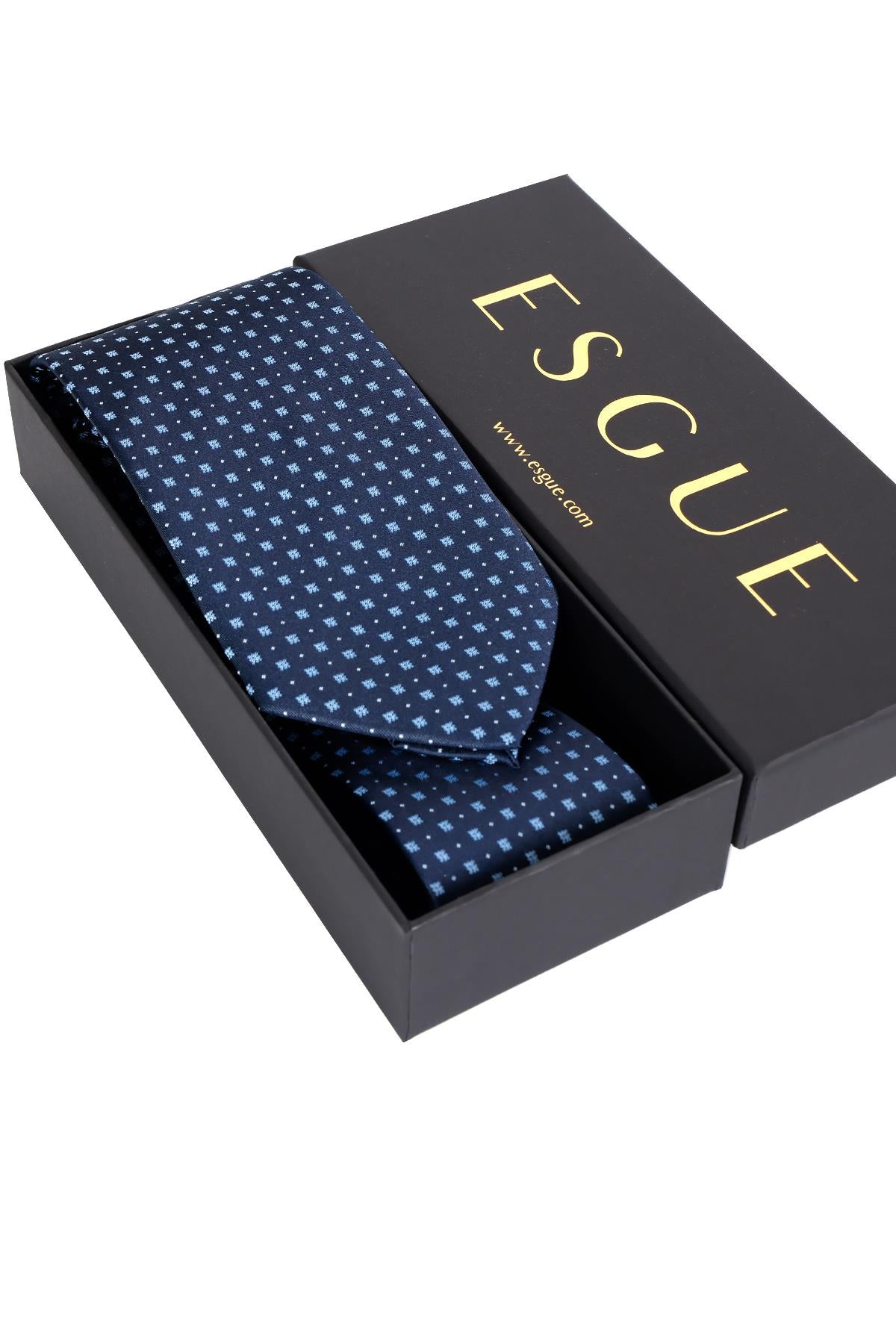 Esgue 8 cm Lacivert Mavi Motif Desenli Hand Made Klasik Geniş Mendilli Kravat